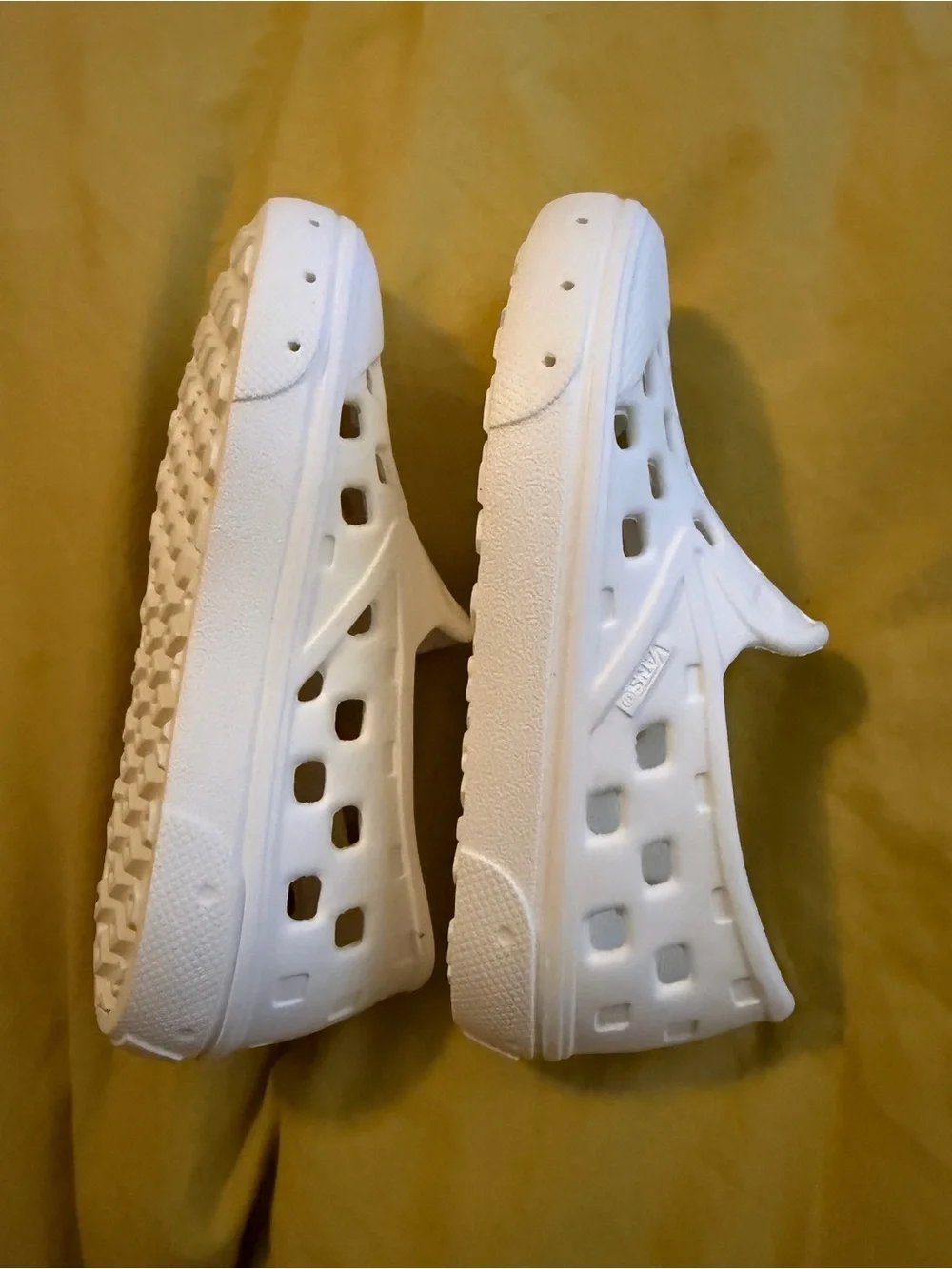 **NWT** Vans Toddler Slip On TRK Shoes- Marshmallow White